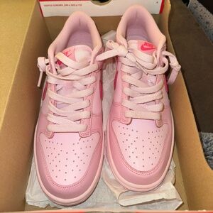 Nike dunks triple pink size 6